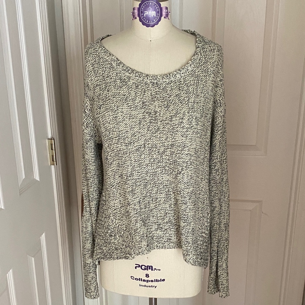 RD Style Textured Knit Sweater in Black and Cream